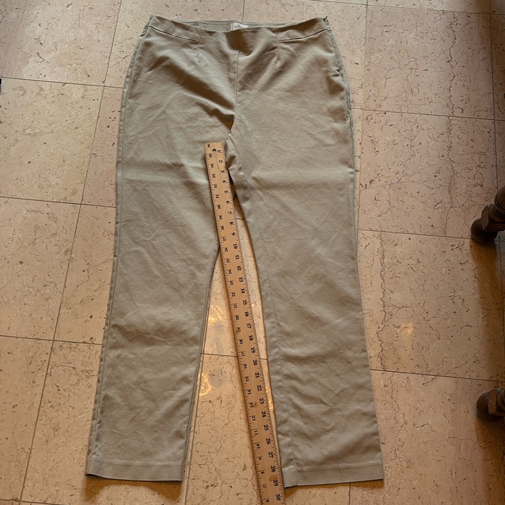 Chicos size 2.5 (regular size 14) light tan pants. Side zipper. So Slimming line